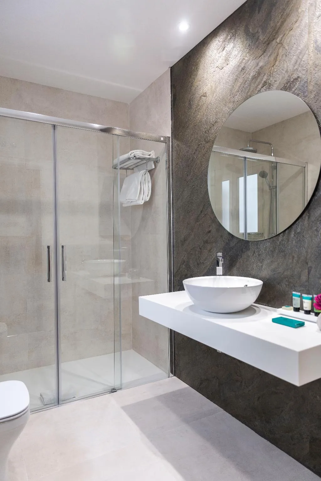 Room, Serrano, Madrid