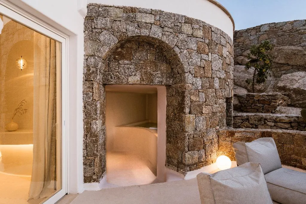 SUITE WITH JACUZZI Room, Lovia Mykonos, Mykonos