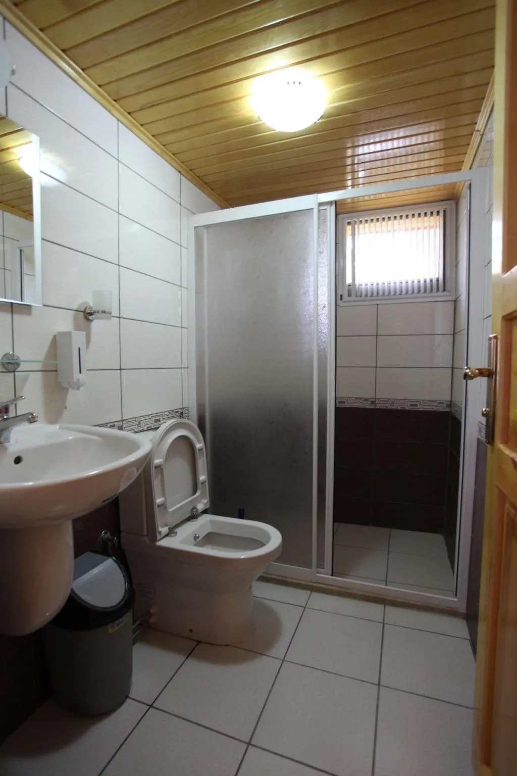 BUNGALOW QUEEN SIZE BED Room, Baris Pension & Bungalows, Antalya