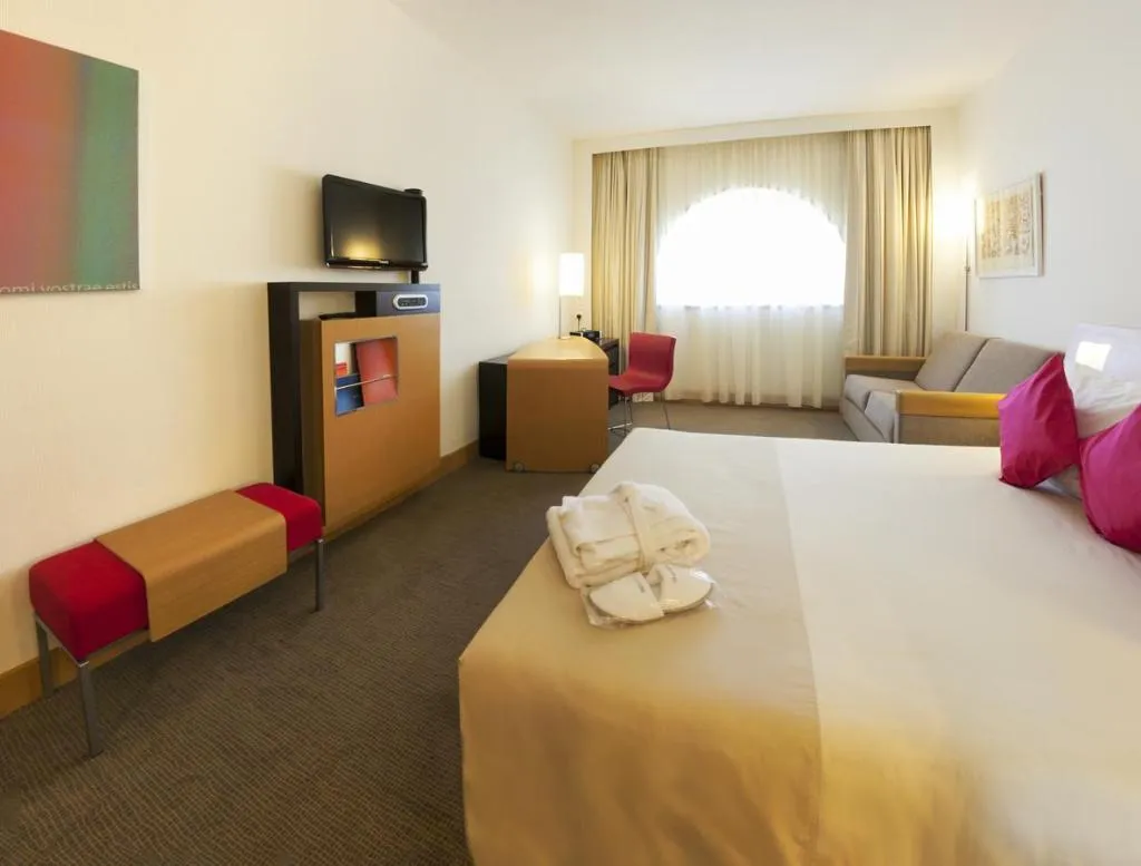 TWIN SUPERIOR Room, Novotel Tunis, Tunisia