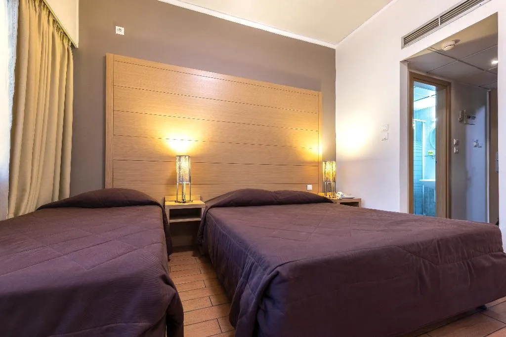 TRIPLE STANDARD Room, Parnon, Athens