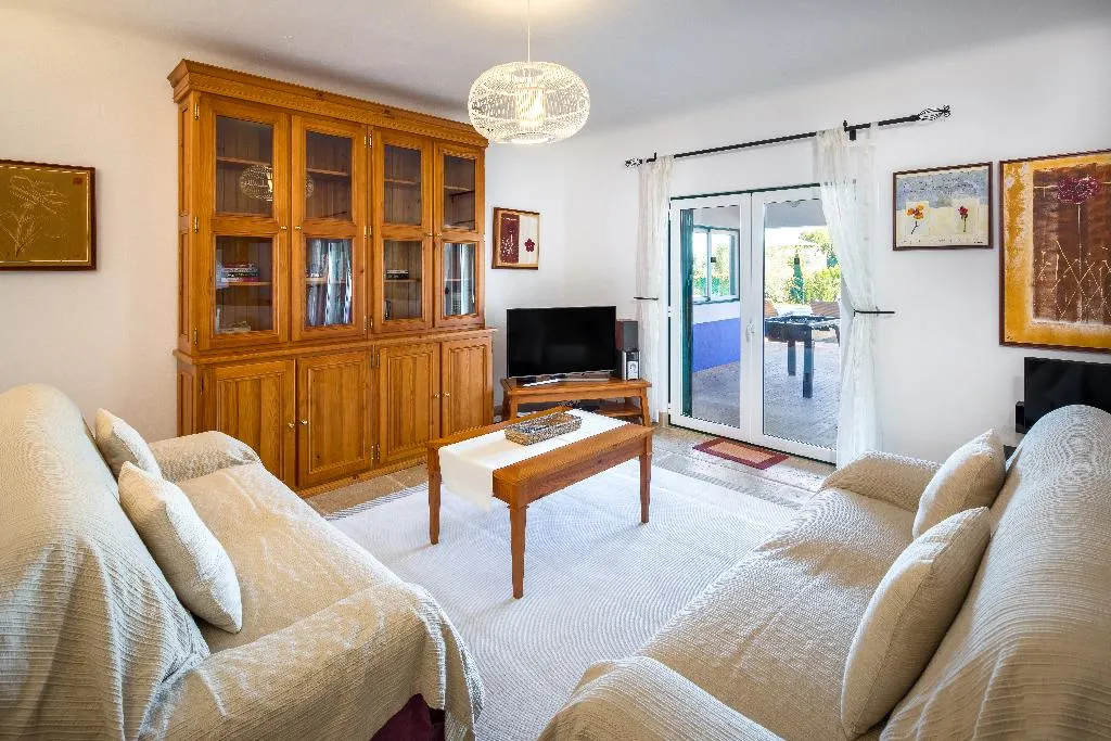 VILLA THREE BEDROOMS Room, Shantivillas, Algarve