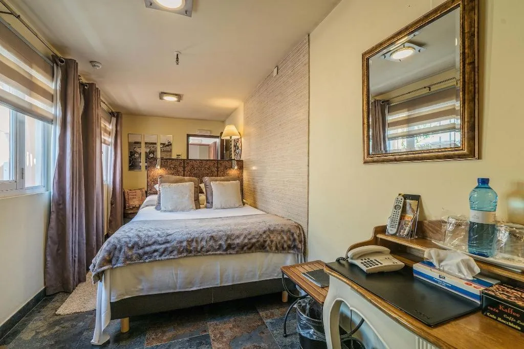 Room, El Rey Moro, Seville