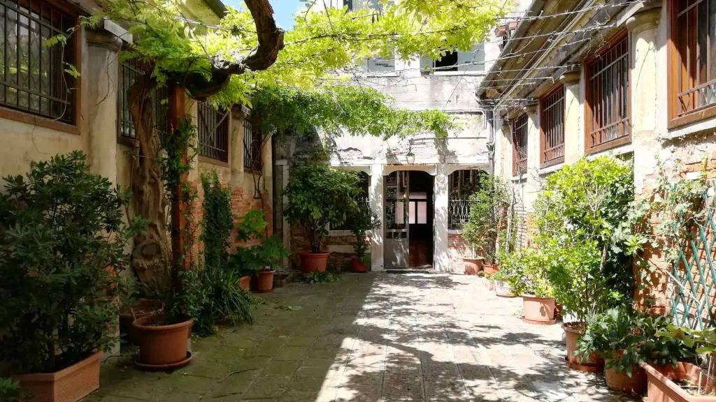 APARTMENT TWO BEDROOMS TWO BATHROOMS Room, Metropole Venezia, Venice