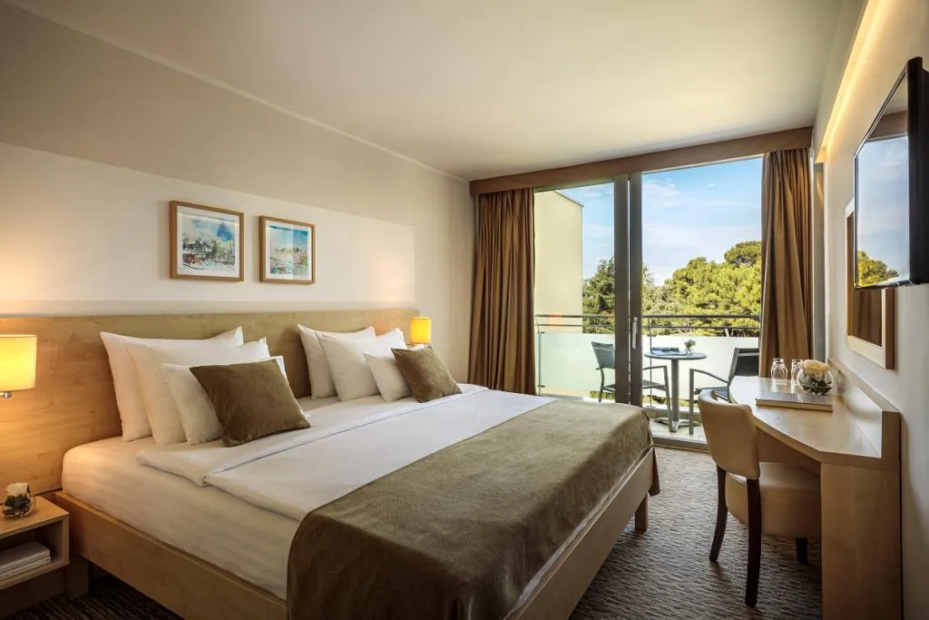 DOUBLE SUPERIOR WITH BALCONY Room, Valamar Parentino Hotel, Istria