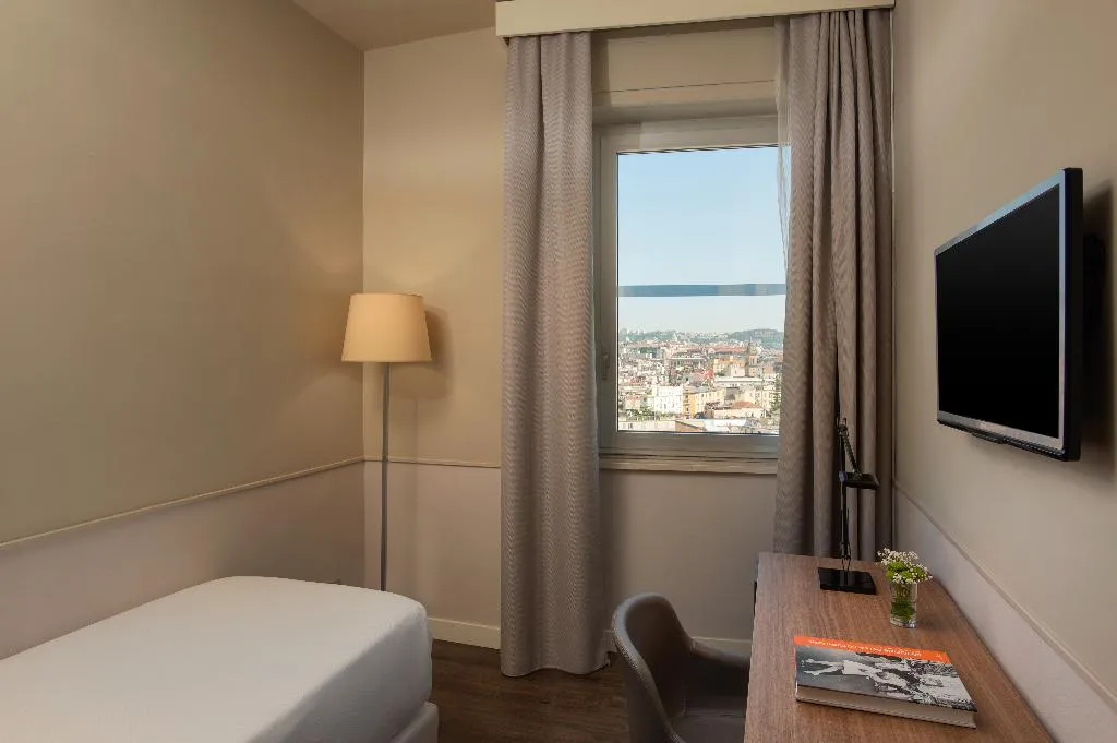 FAMILY ROOM CAPACITY 5 Room, NH Napoli Panorama, Naples