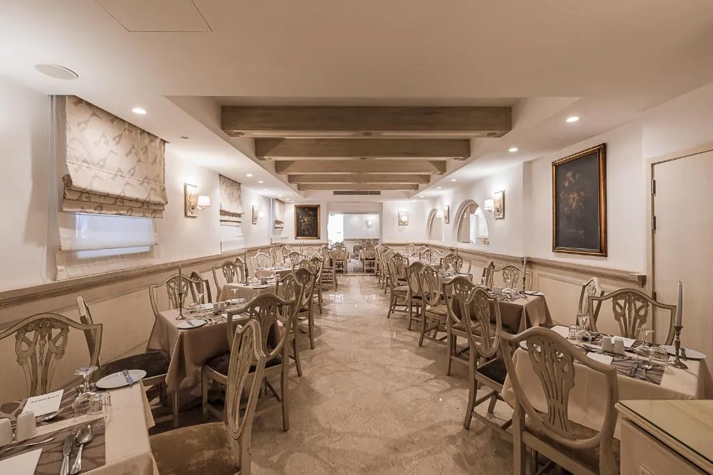 Restaurant, Osborne Hotel, Malta