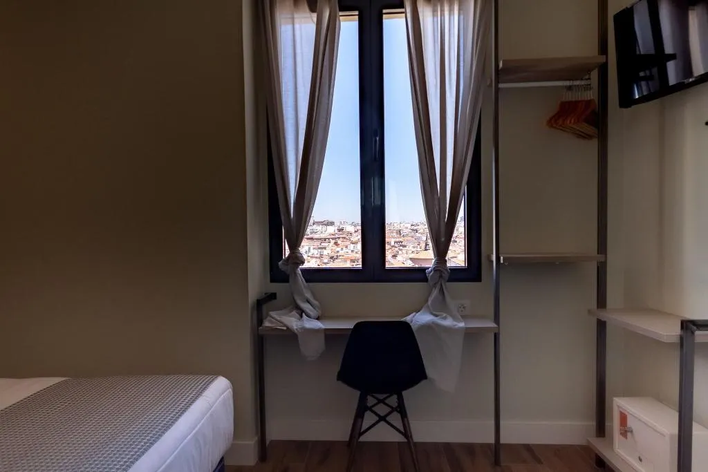 Room, Hostal Charlotte, Madrid