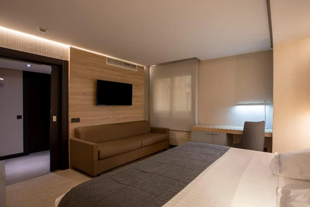 DOUBLE STANDARD Room, Liabeny, Madrid