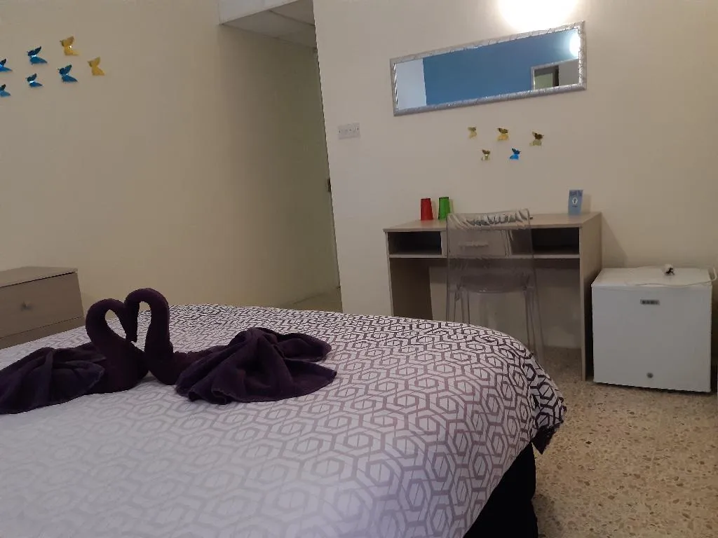 TRIPLE STANDARD Room, Tarona Guesthouse, Malta