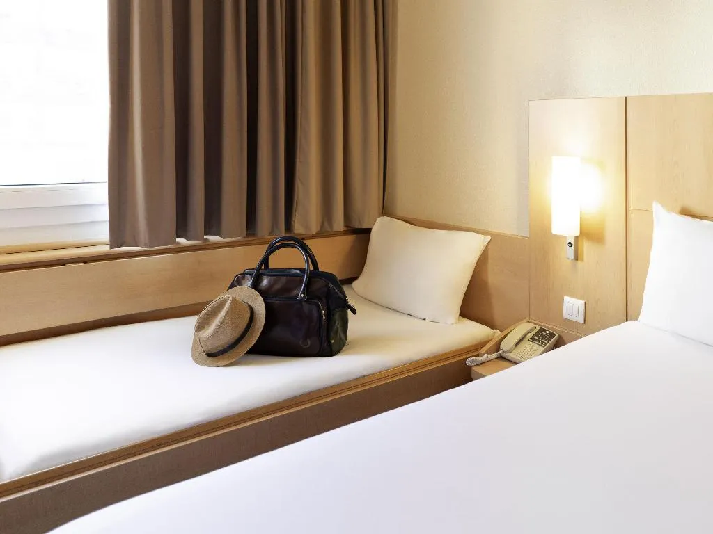 TRIPLE STANDARD Room, Ibis Madrid Calle Alcala, Madrid