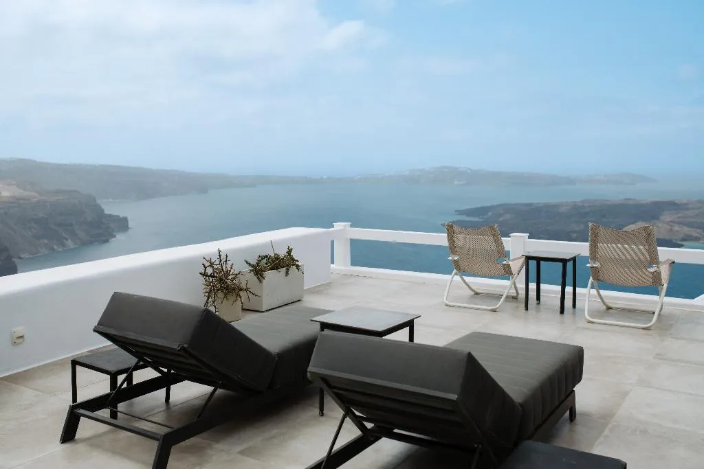 SUITE WITH PRIVATE POOL Room, Aqua Luxury Suites, Santorini