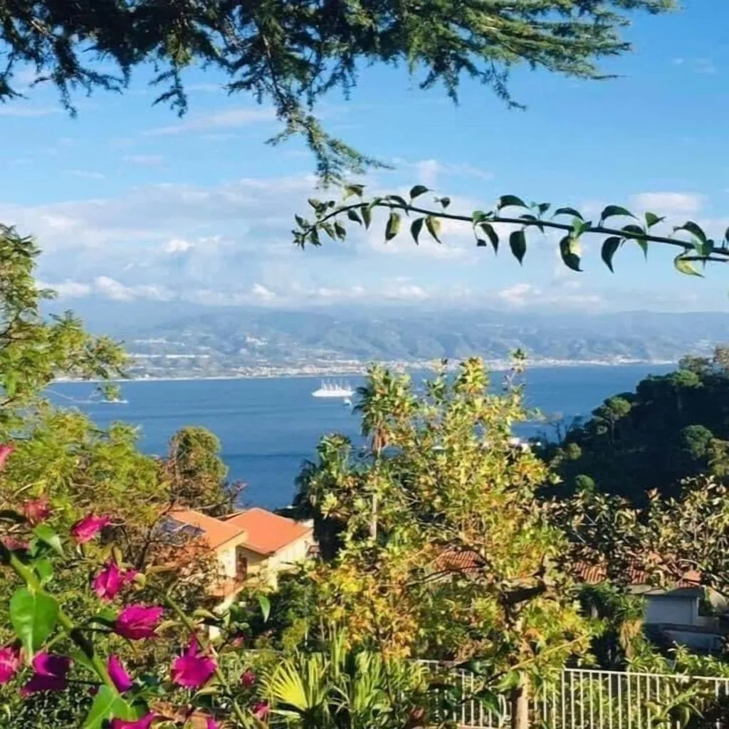 Room, Scilla e Cariddi Bed&Breakfast, Catania