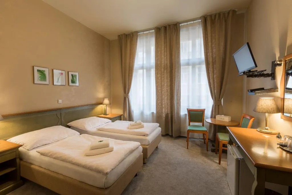 Room, Augustus et Otto, Prague