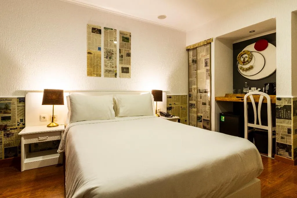 DOUBLE STANDARD Room, A.S. Lisboa, Lisbon