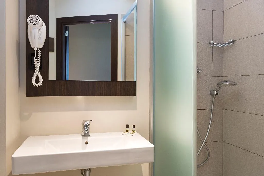 DOUBLE SINGLE USE STANDARD Room, B&B Hotel Milano Cenisio Garibaldi, Milan