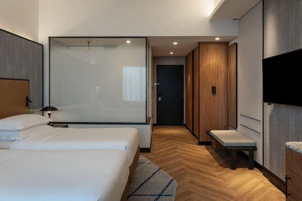 TWIN CLUB Room, Sheraton Dubai Mall of the Emirates Hotel, Dubai
