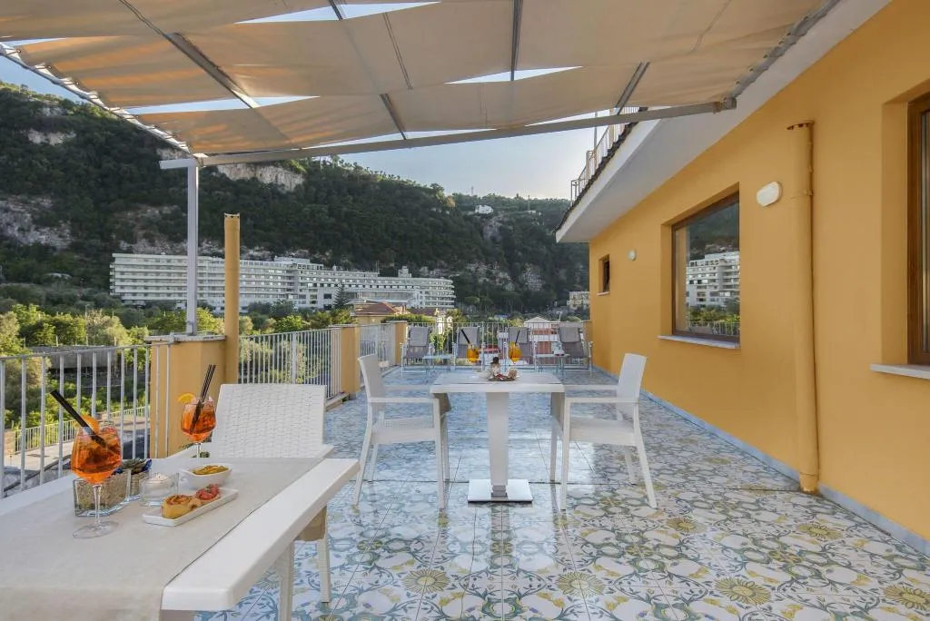 Terrace, Leone, Naples