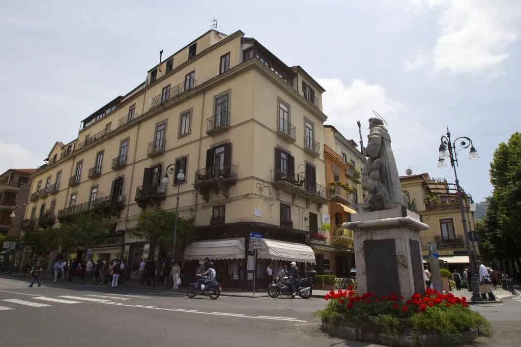 General view, Piazza Tasso B B, Naples