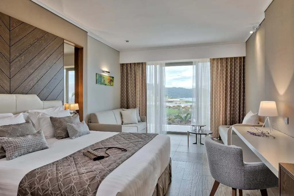 Room DELUXE SEA VIEW Room, Miraggio Thermal Spa Resort, Halkidiki