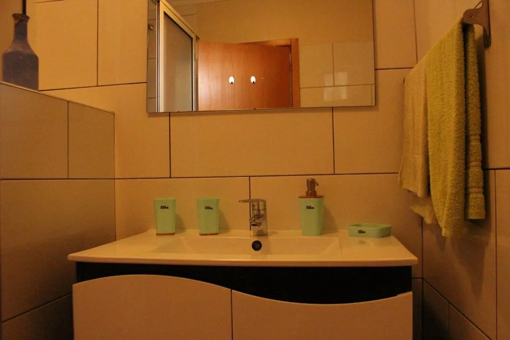 Room, Fx Pena, Madeira