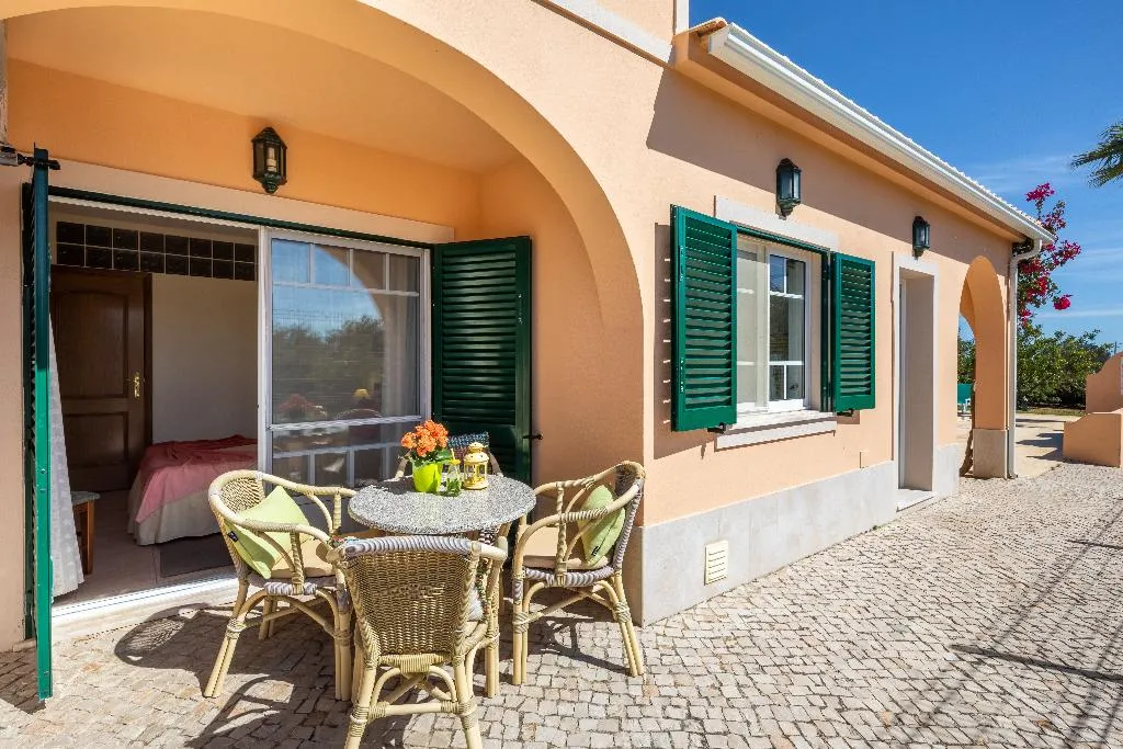 Terrace, Apartamentos Monte dos Avós, Albufeira, Algarve