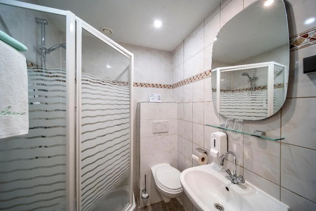 Double or Twin STANDARD Room, Hotel Jupiter, Amsterdam