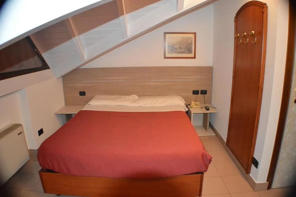 Room, Hotel Ristorante Sempione, Milan