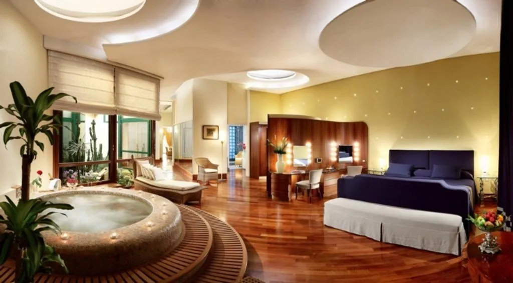 Room, Grand Hotel Vesuvio Naples, Naples