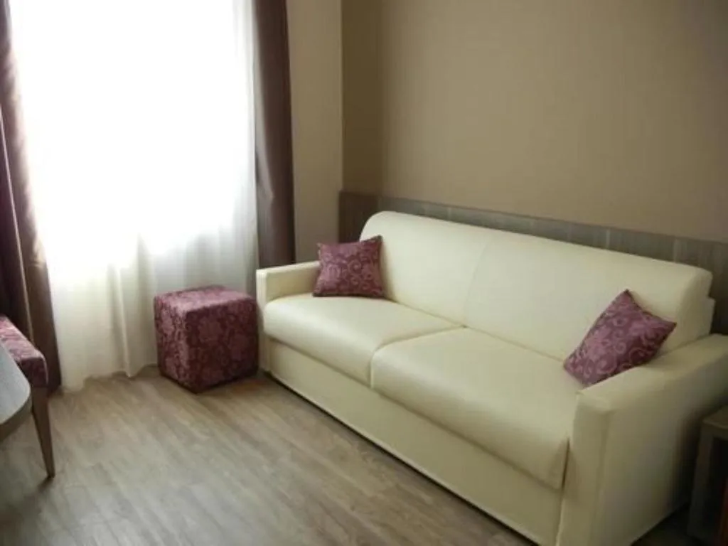 Room, Hotel Delle Nazioni, Milan