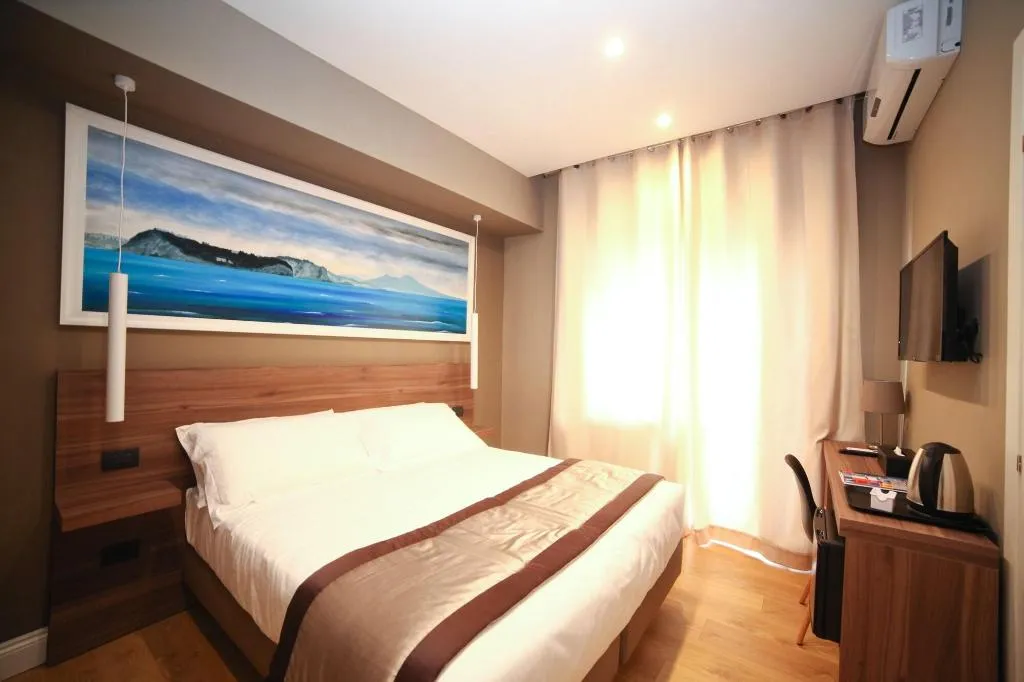 Room, 7Th Floor Suite, Naples