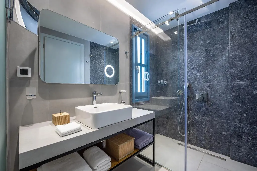 SUITE WITH JACUZZI Room, Aeifos Boutique Hotel, Santorini