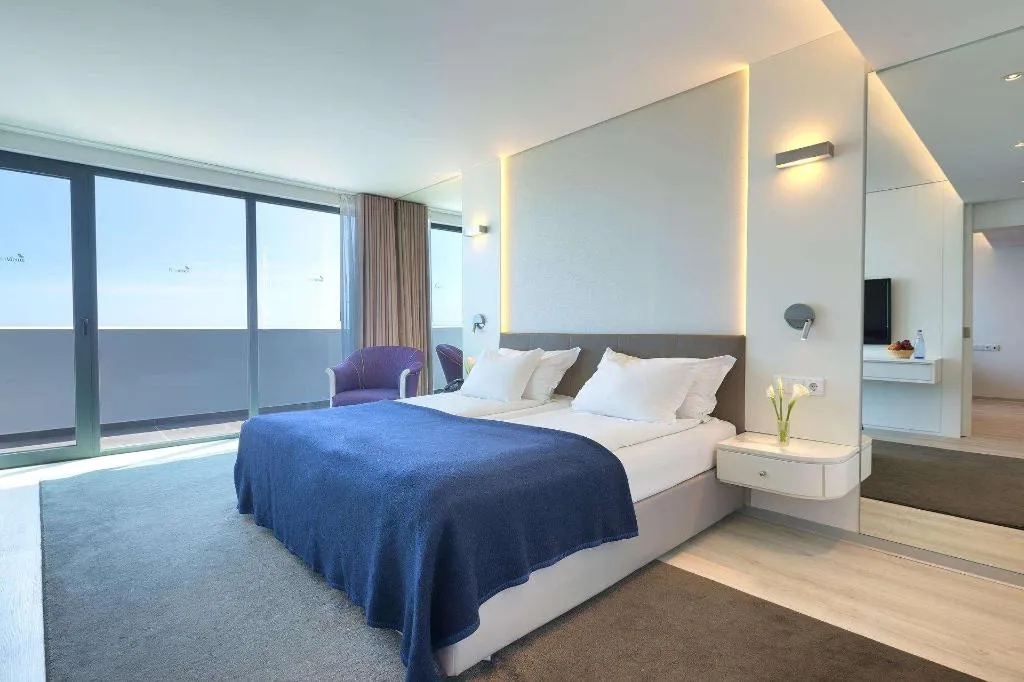 Room, The Views Monumental, Madeira