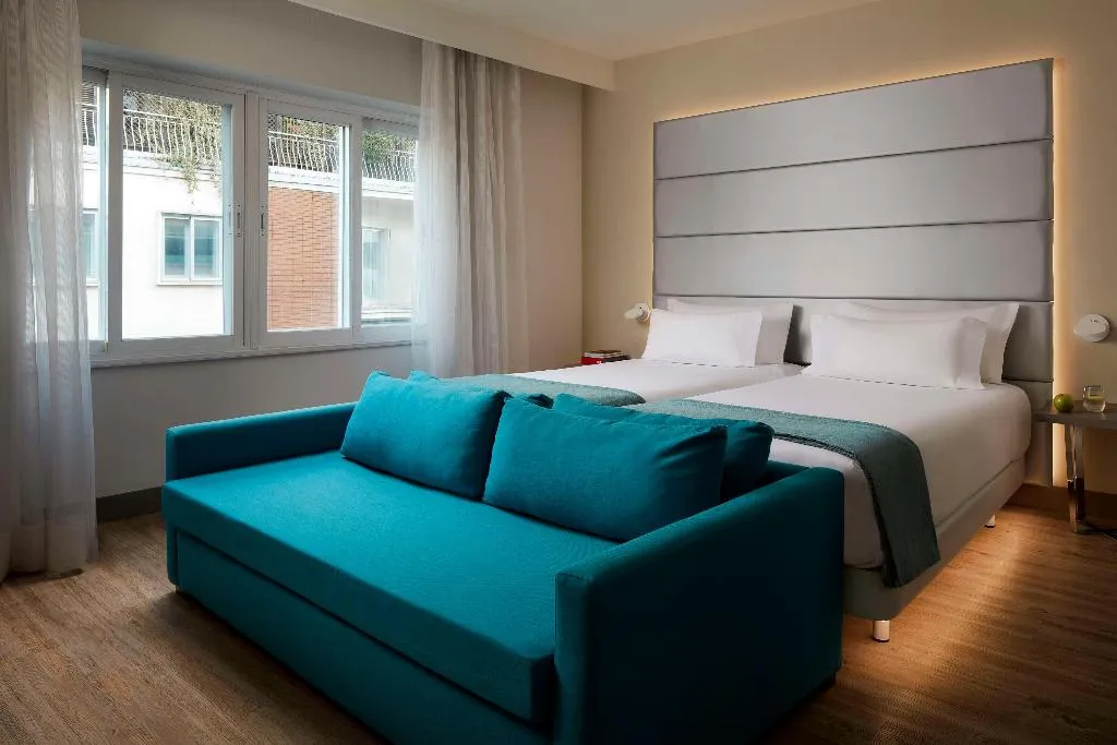 TRIPLE SUPERIOR Room, NH Madrid Zurbano, Madrid