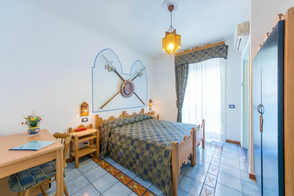 Room, Albergo Riviera, Naples