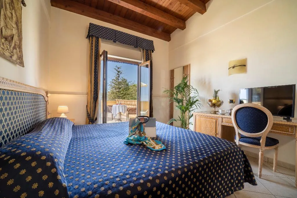 Double or Twin SEA VIEW WITH TERRACE Room, Hotel Villa Romana, Catania