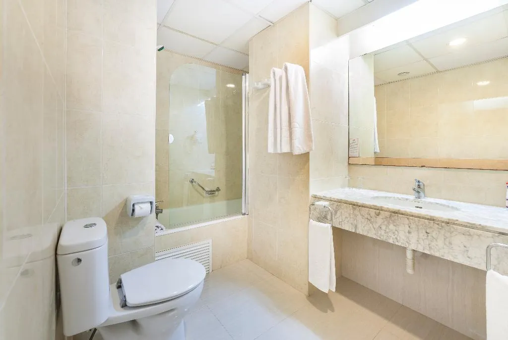 Room, Globales Nova, Majorca