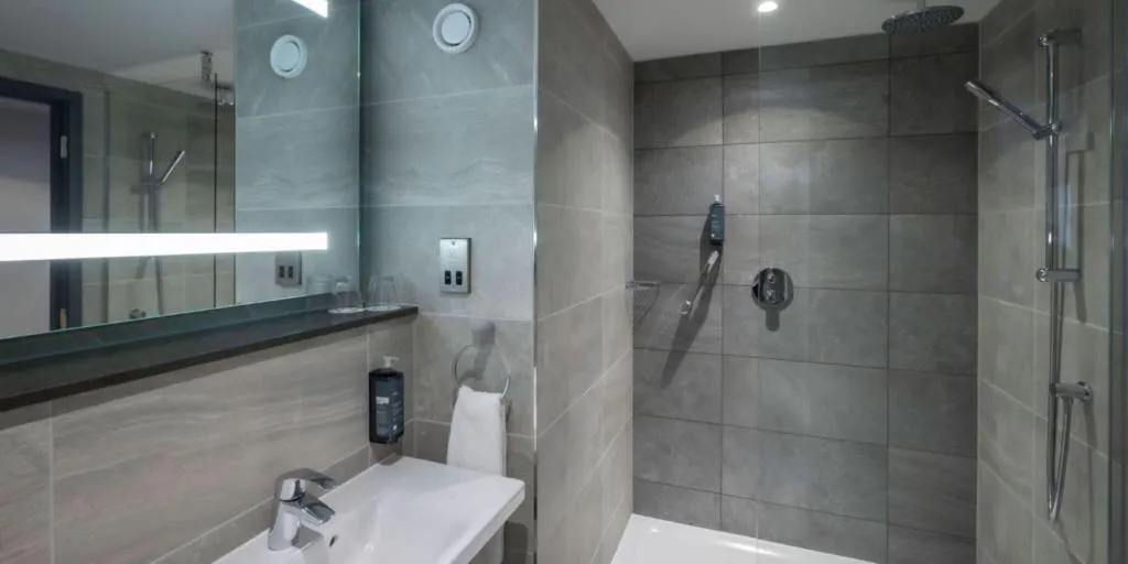 APARTMENT DELUXE Room, Maldron Hotel Pearse Street, Dublin