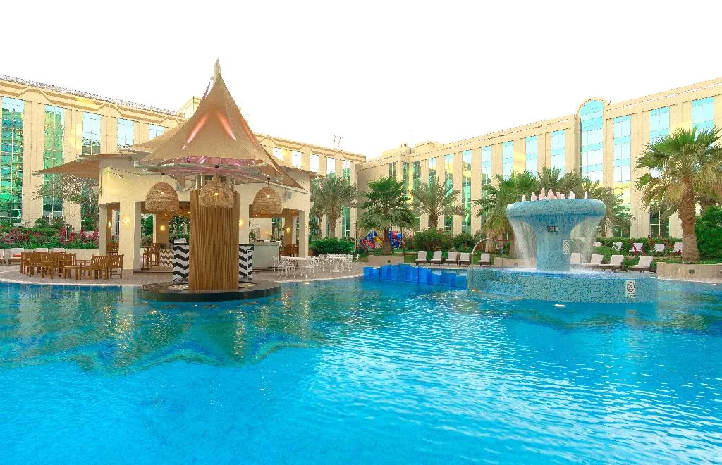 Pool, Millennium Airport Hotel Dubai, Dubai