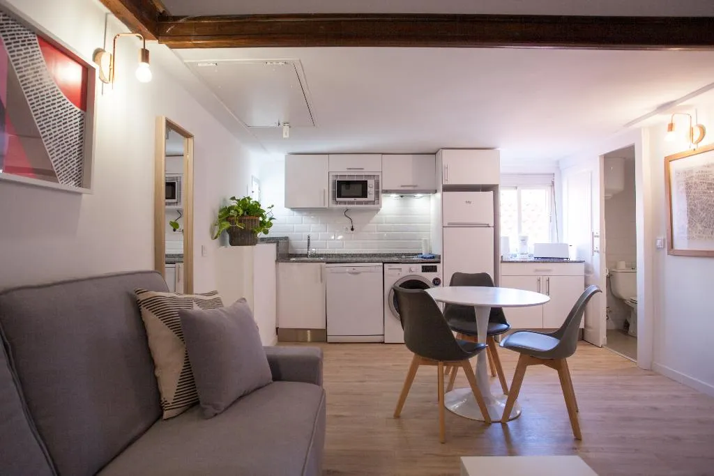 STUDIO STANDARD Room, Gran Central Suites, Madrid