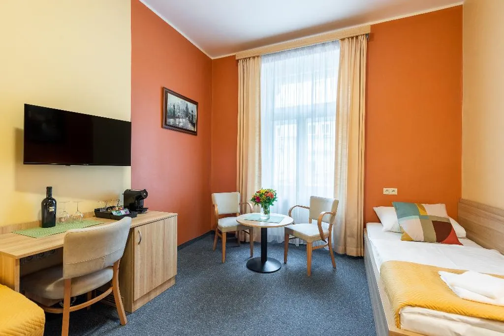 QUADRUPLE ECONOMY Room, Hotel Libero, Prague