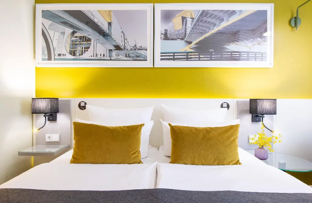 Double or Twin STANDARD Room, Leonardo Hotel Berlin Mitte, Berlin