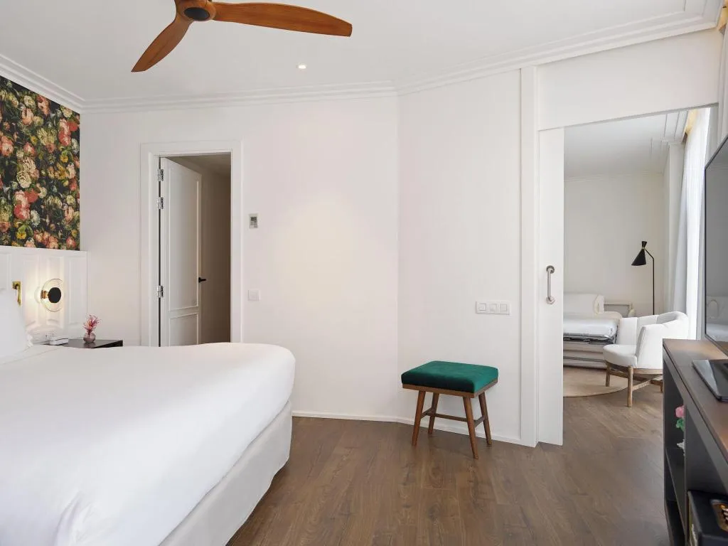 SUITE DELUXE Room, H10 Casanova, Barcelona