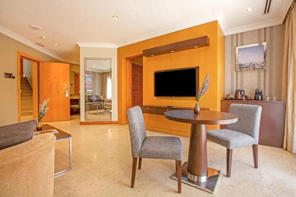 DOUBLE STANDARD Room, Dubai Marine Beach Resort & Spa, Dubai