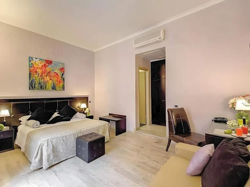 Room, Le Petit, Rome