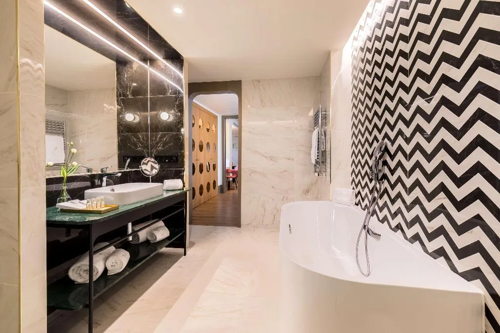 SUITE STANDARD Room, Barceló Torre de Madrid, Madrid