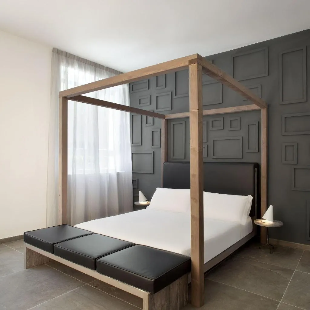 Room, La Chambre Milano, Milan