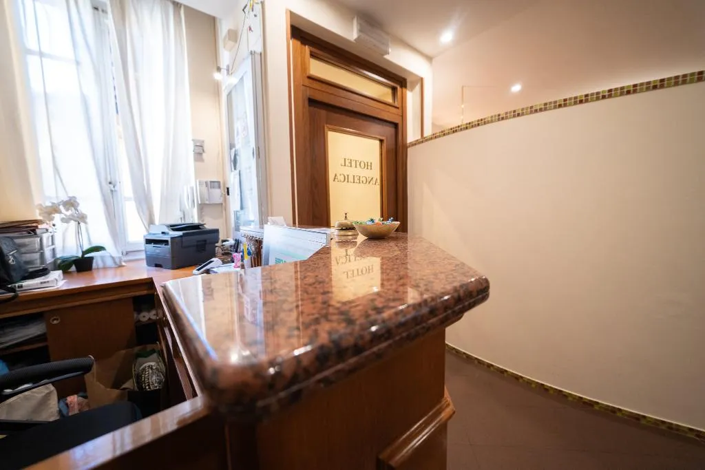 Lobby, Angelica, Florence