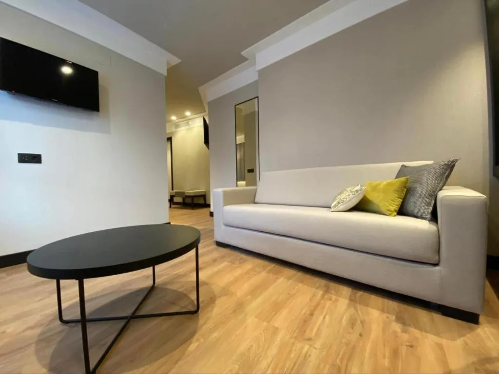 Room, Parque Real, Madrid