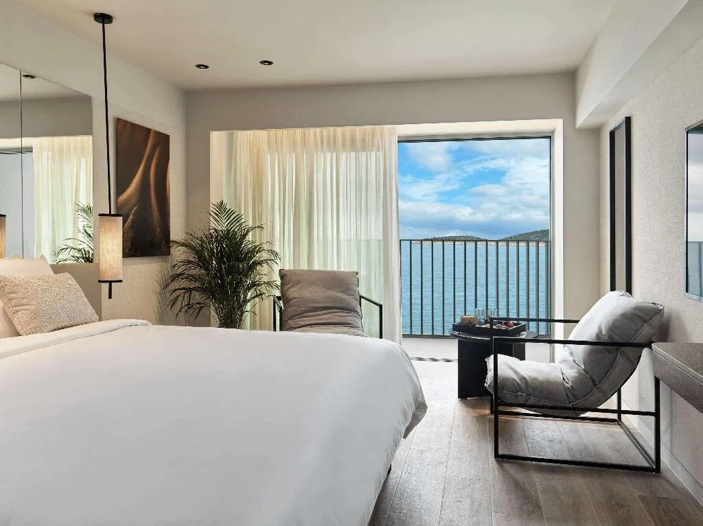 DOUBLE DELUXE SEA FRONT Room, NIKO Seaside Resort Crete MGallery, Crete